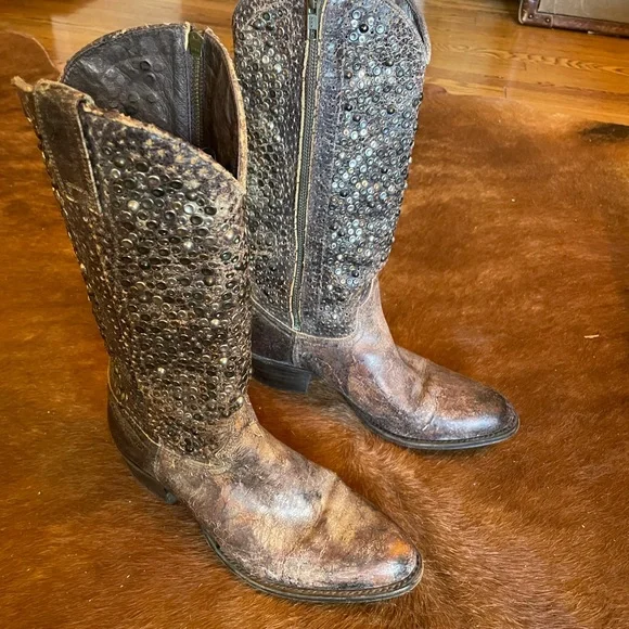 Rare Frye Deborah Studded Boots - Picture 1 of 10